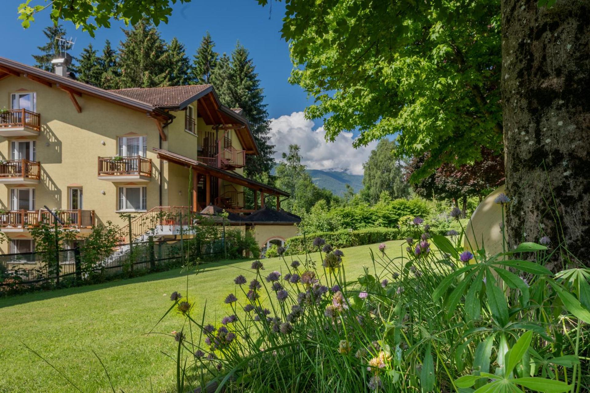 Hotel Bella di Bosco Malè Esterno foto