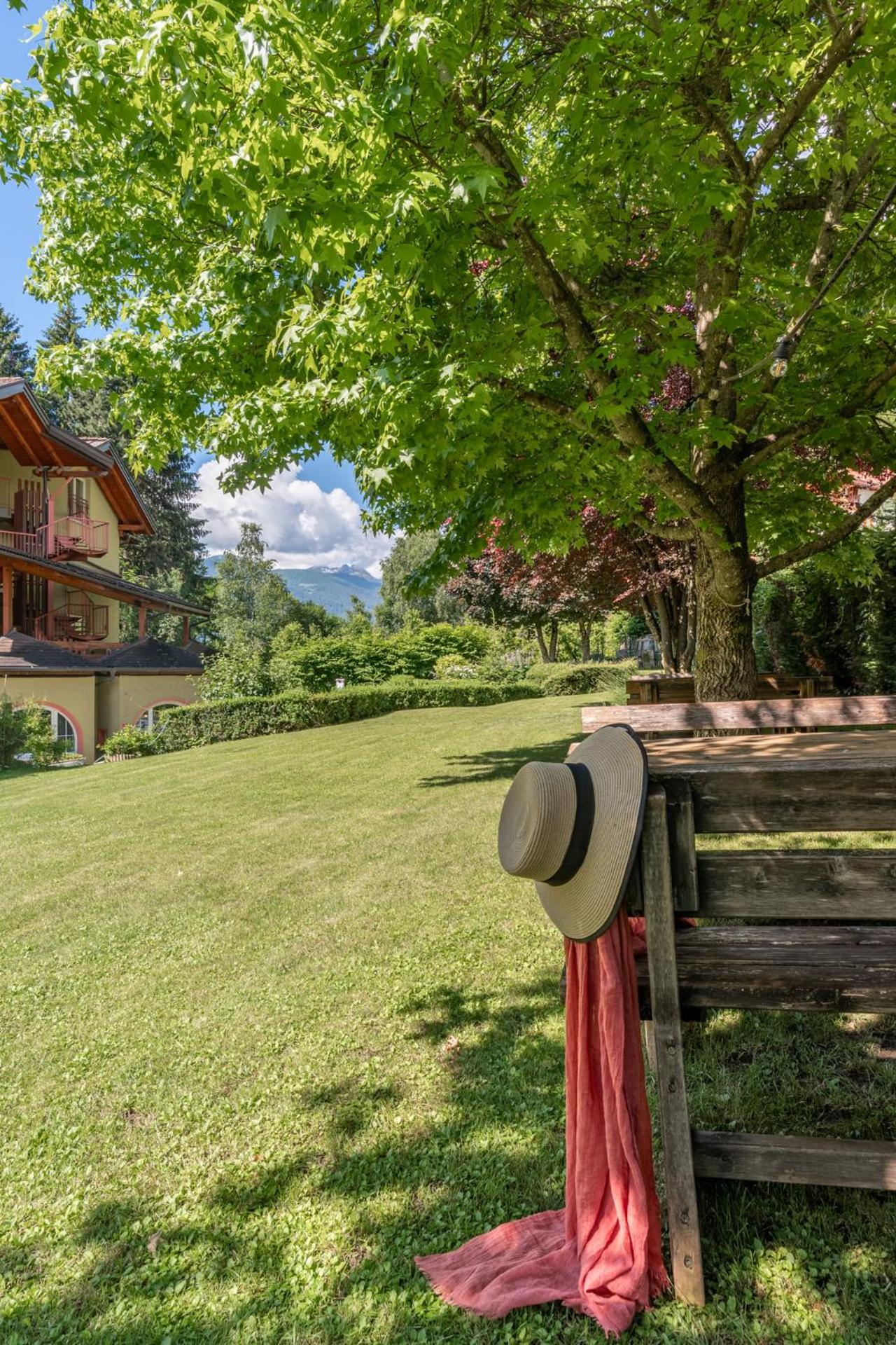 Hotel Bella di Bosco Malè Esterno foto
