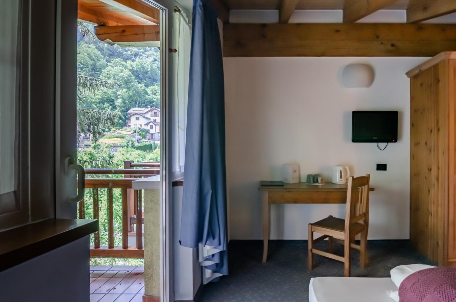 Hotel Bella di Bosco Malè Esterno foto