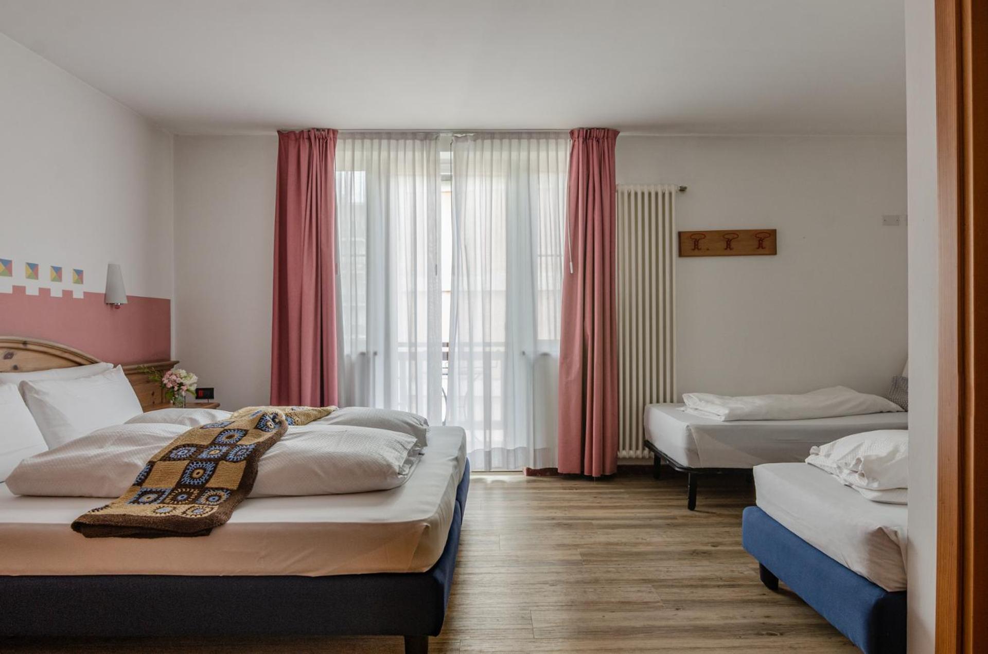 Hotel Bella di Bosco Malè Esterno foto