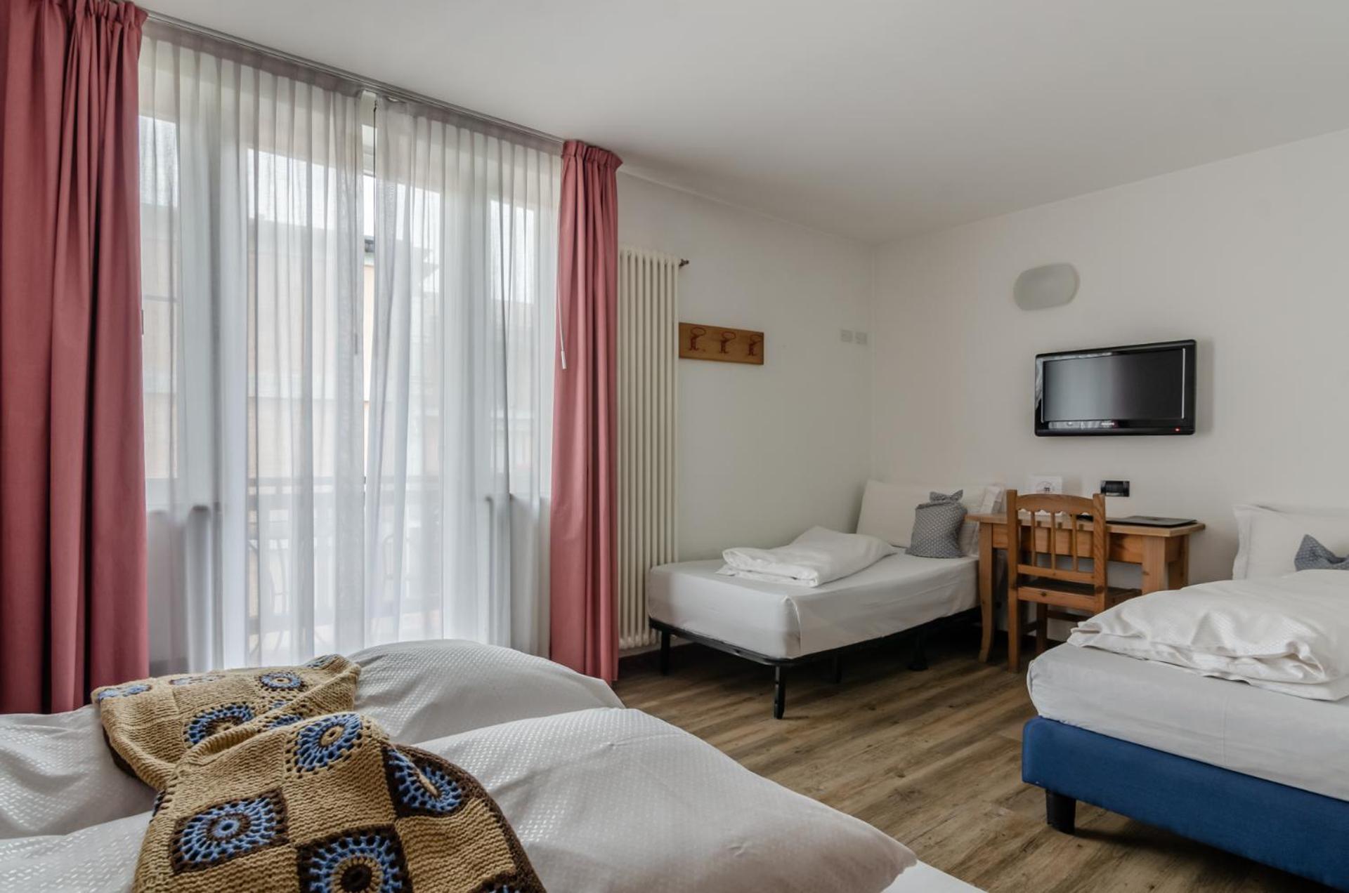 Hotel Bella di Bosco Malè Esterno foto