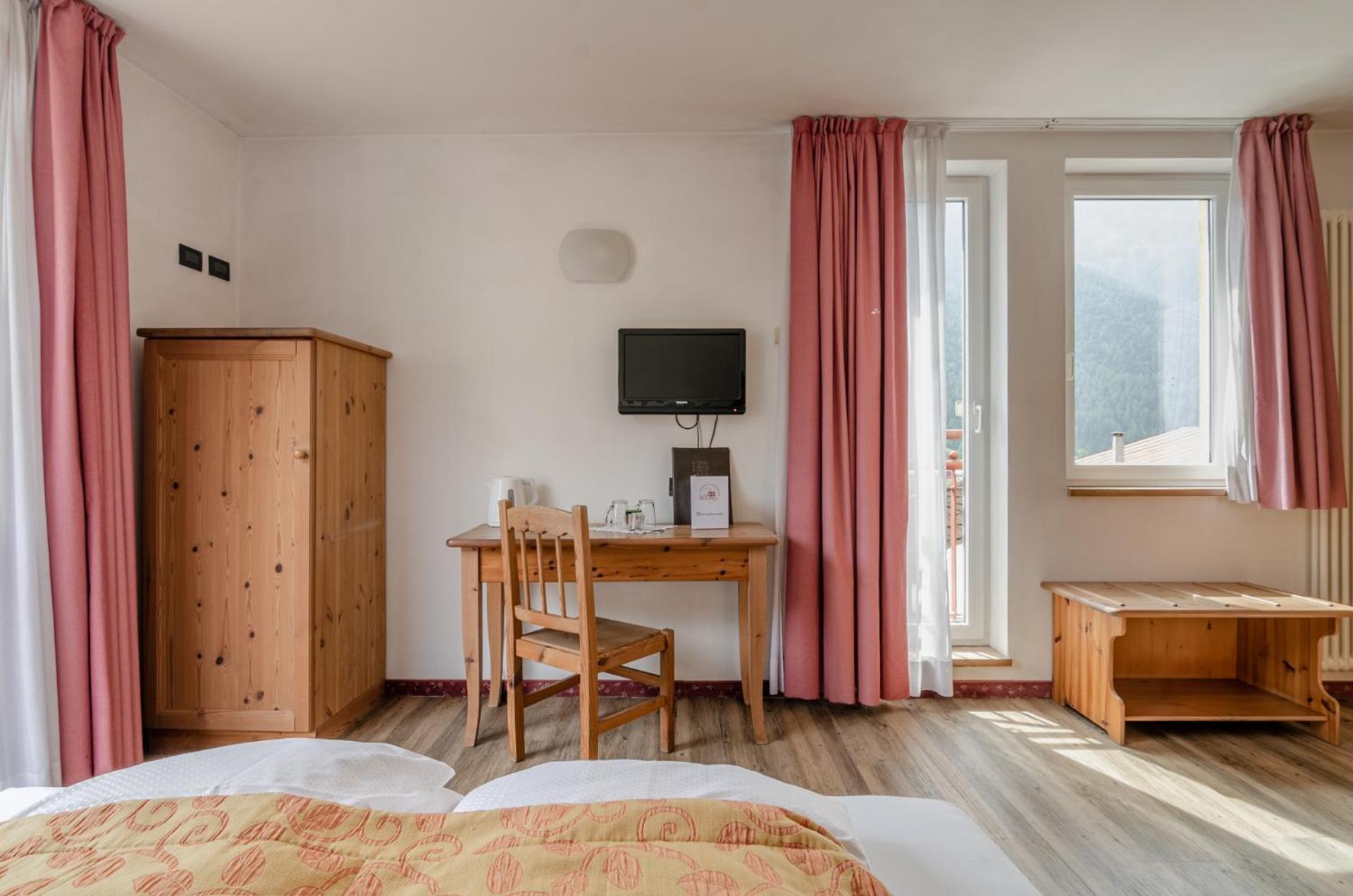 Hotel Bella di Bosco Malè Esterno foto