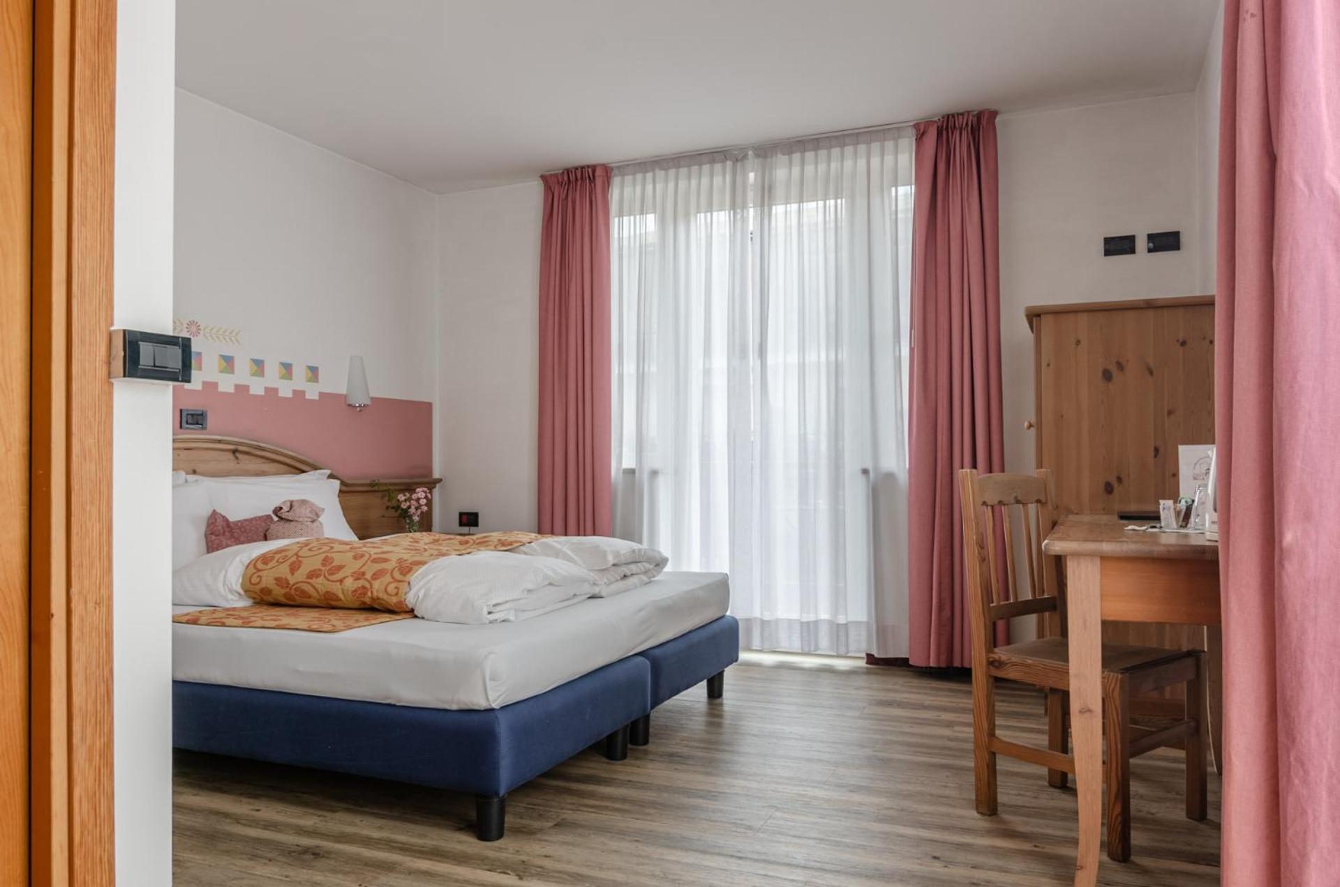Hotel Bella di Bosco Malè Esterno foto