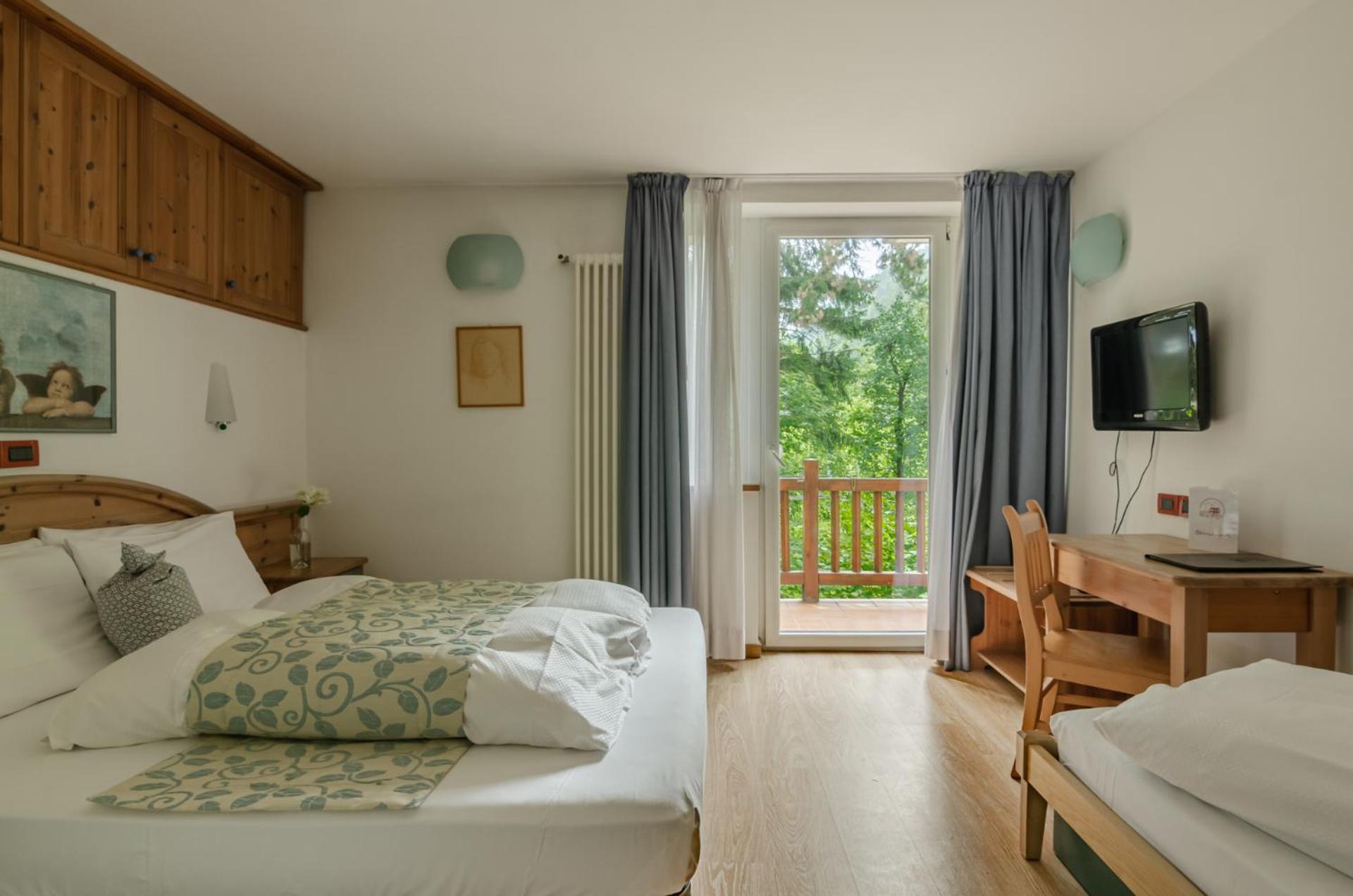 Hotel Bella di Bosco Malè Esterno foto
