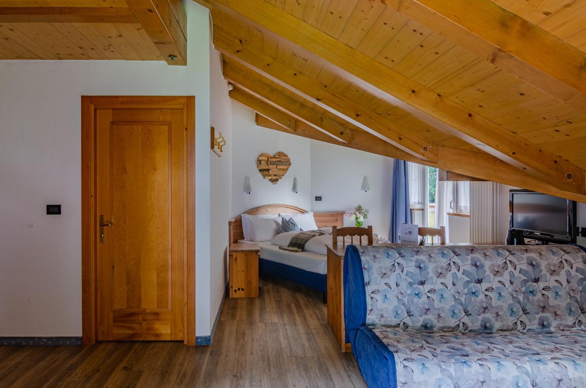 Hotel Bella di Bosco Malè Esterno foto