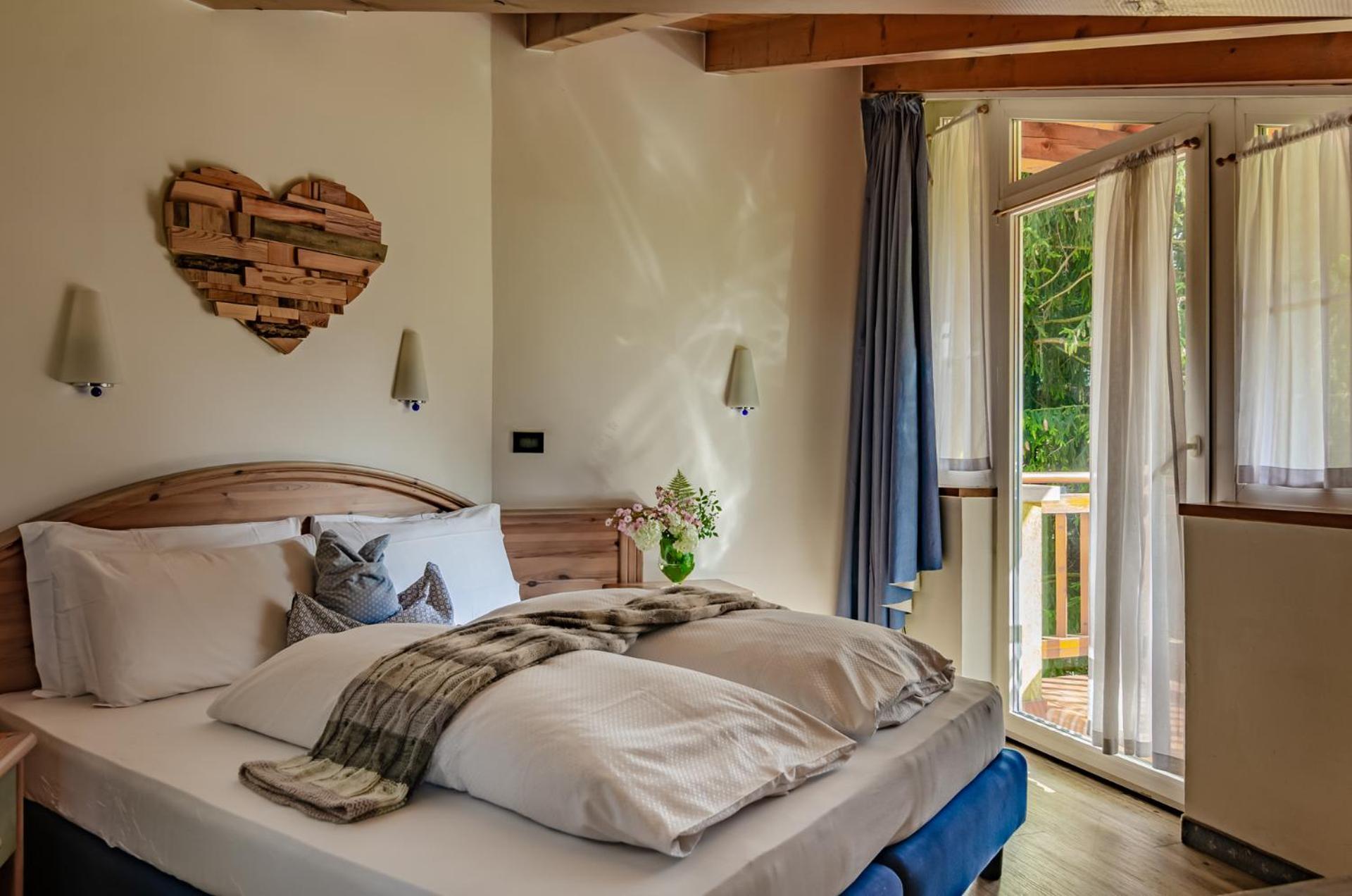 Hotel Bella di Bosco Malè Esterno foto