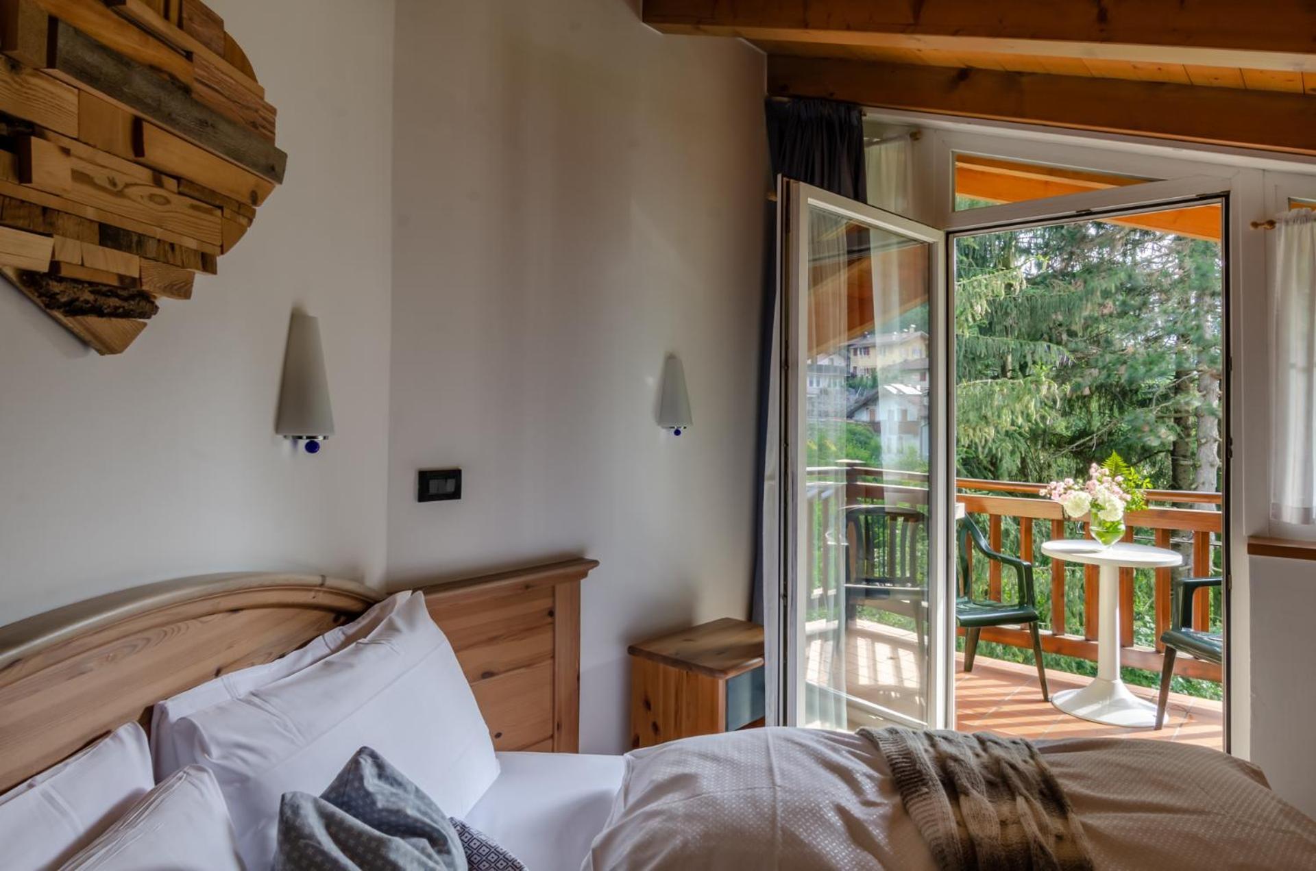 Hotel Bella di Bosco Malè Esterno foto